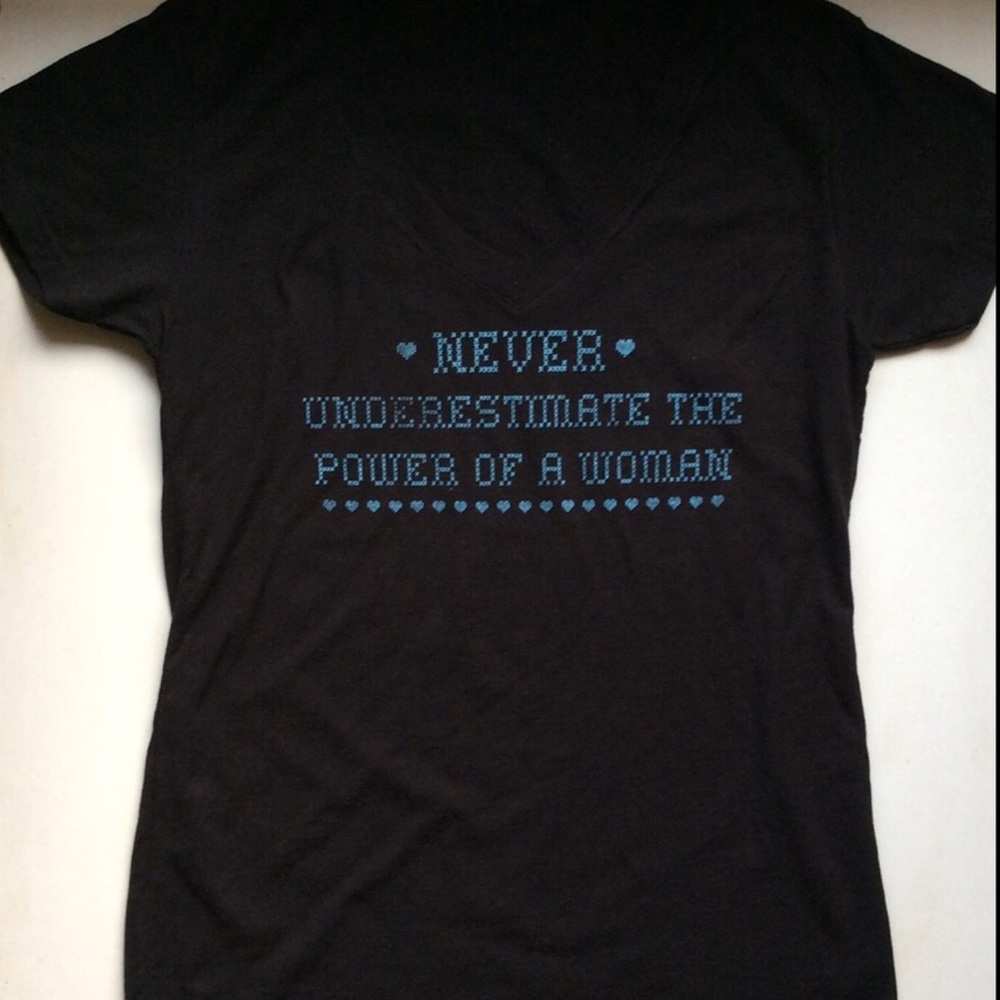 Never Underestimate The Power Of a Woman t shirt - Picture 4 of 4